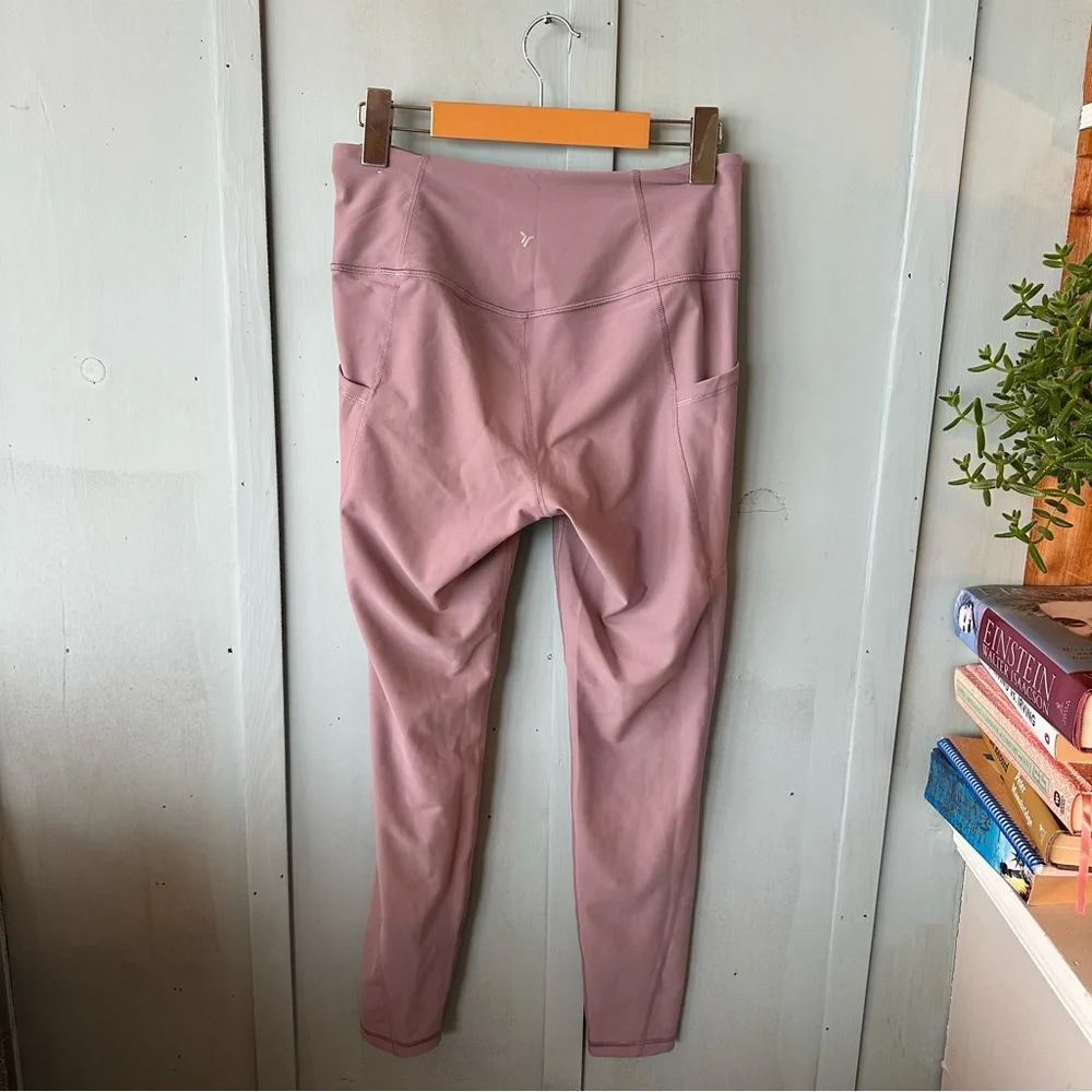 Old Navy Set PowerSoft Long-Sleeve Crop Support Top & High Waisted 7/8 Leggings - Picture 9 of 14